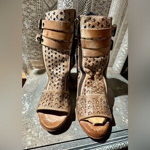 Freebird by Steven Tan distressed Theresa size 8!